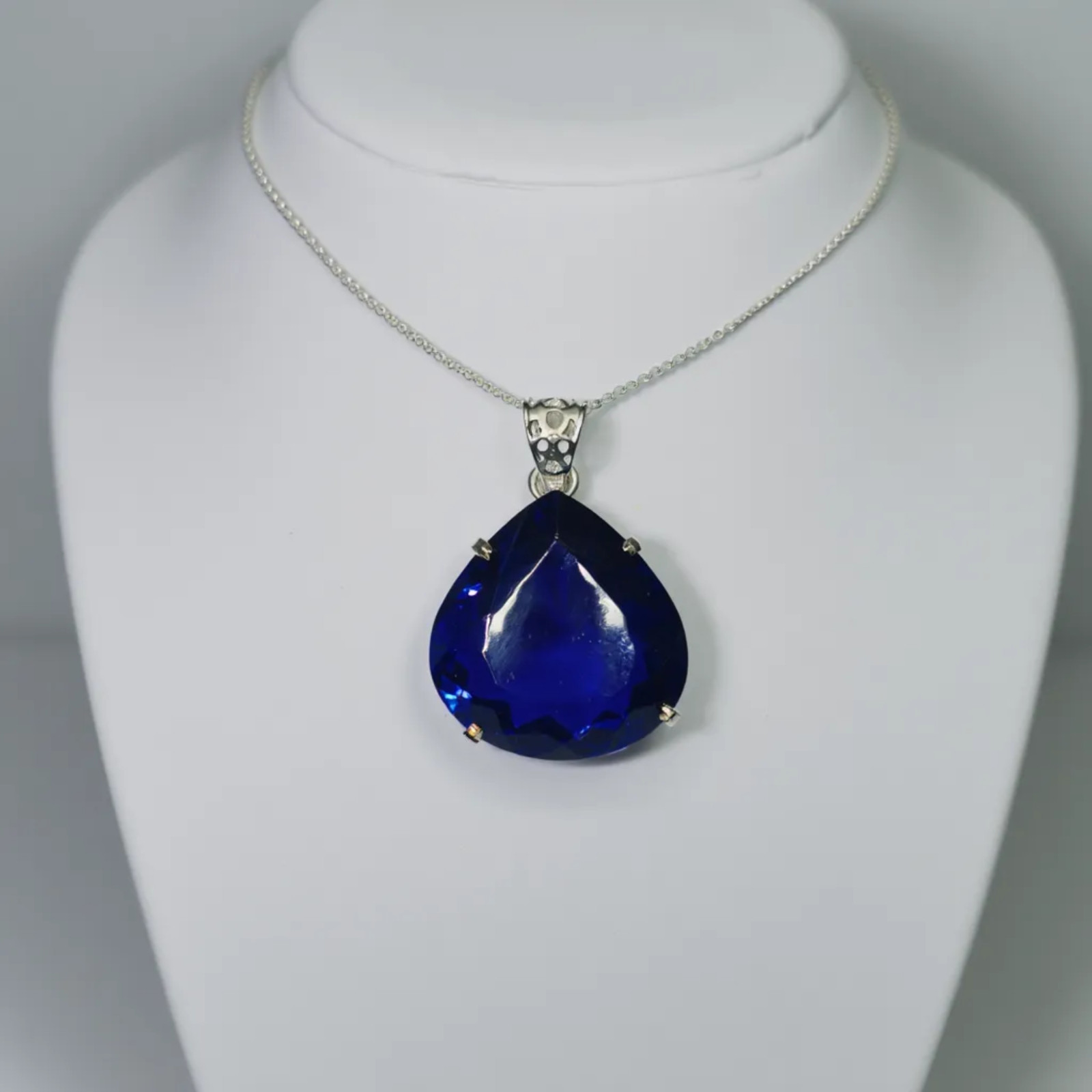 Blue Sapphire Teardrop Pendant – Elegant Gemstone Necklace with Free Chain