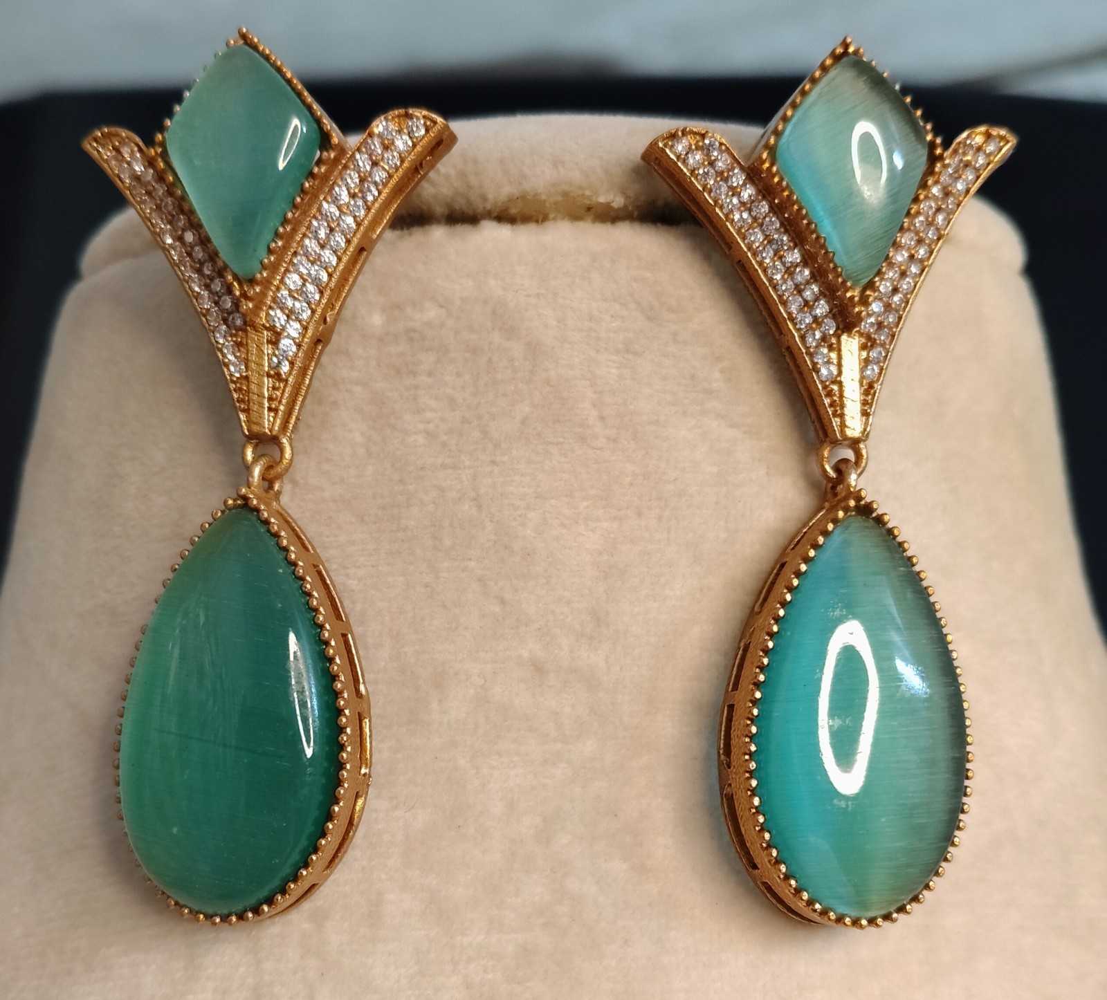 Eshal Handcrafted Mint Green Kundan Necklace with Teardrop Pendant Roz Jewellers