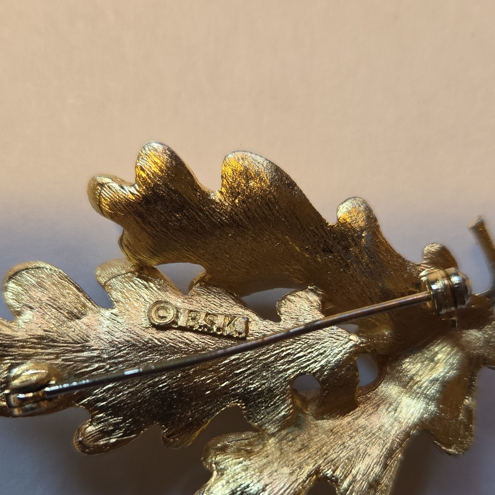 BSK Signed Gold Tone Leaf Brooch Pin Metal Flowers & Plants No Stone