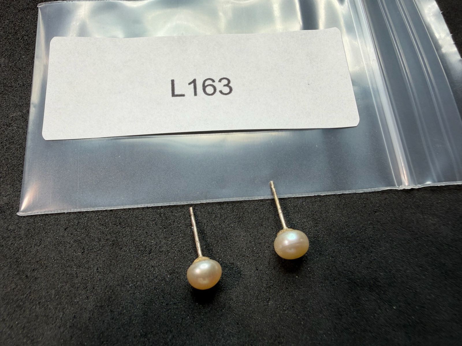 0.65g Vintage Sterling Silver 925 Earrings Round Bead Design