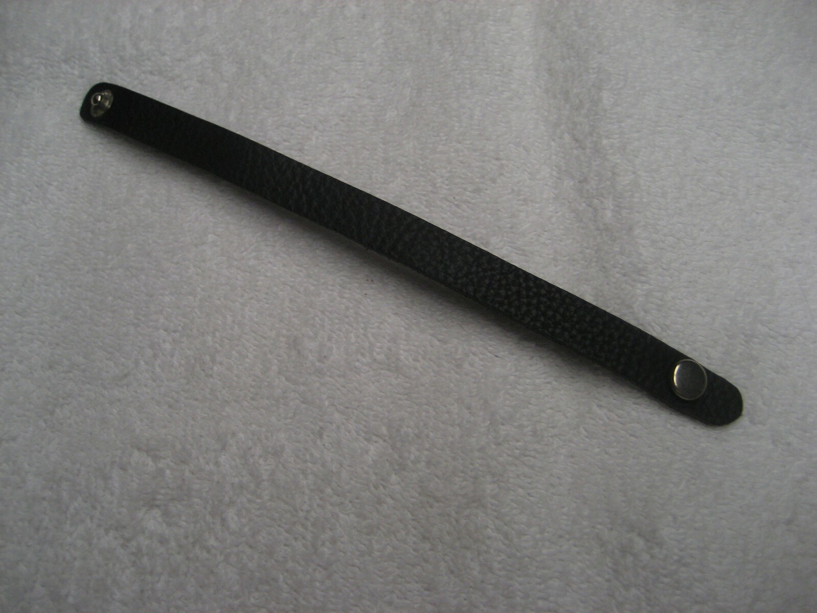 Black leather bracelet / wristband 1/2″ x 6 1/4″
