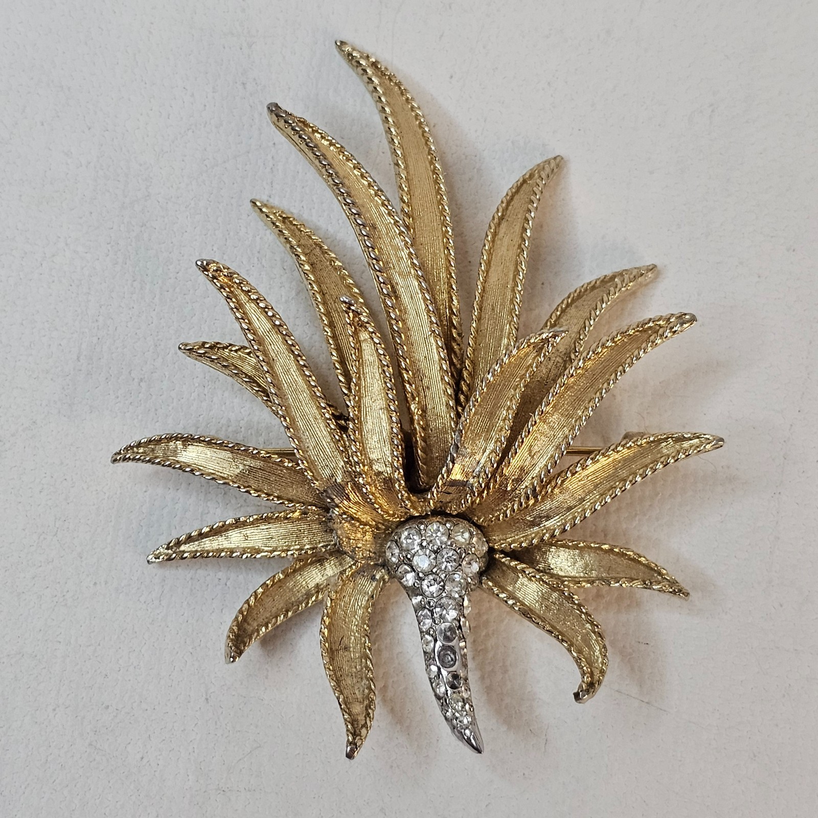 Boucher 7942P Leaf Bouquet Brooch Flower Plant GoldTone Clear Rhinestone Damaged