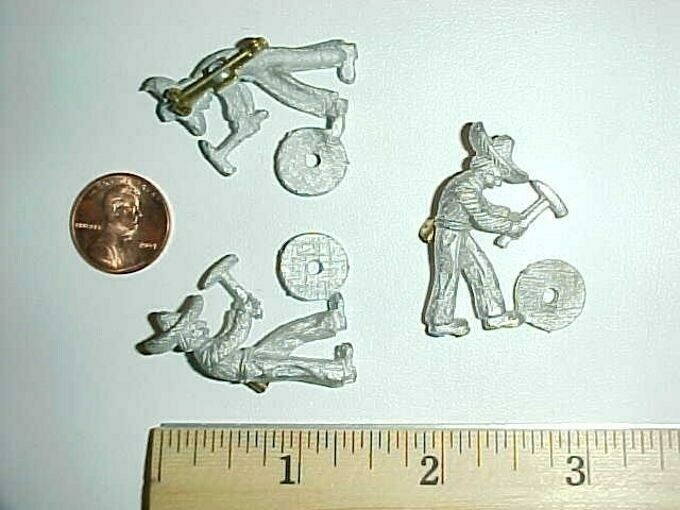 1 VINTAGE CASTED METAL MAN IN HAT WITH MINING HAMMER UNSET PINBACK SETTING L53