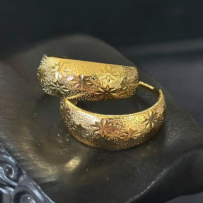 Vintage Floral Pattern Huggie Hoop Earrings Gold-plated (NOT SURE) No Mark