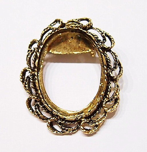 4 of 40x30mm Antique Gold Twisted Rope Wreath Brooch Pendant Combo Settings