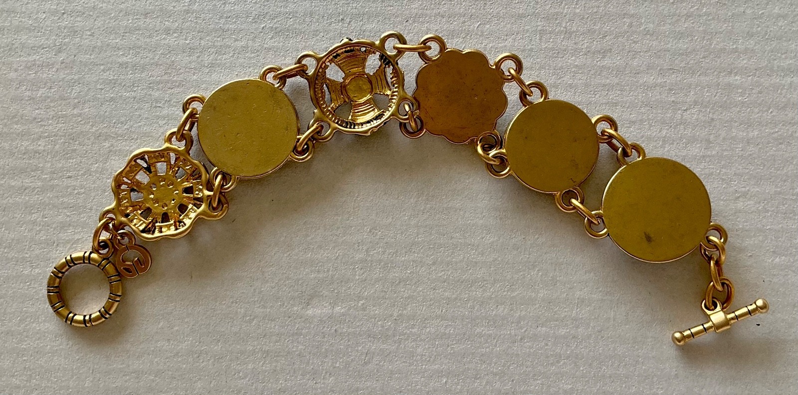 VINTAGE ST JOHN SIGNED ENAMEL LOGO MALTESE CROSS LINK CHAIN BRACELET GOLD METAL