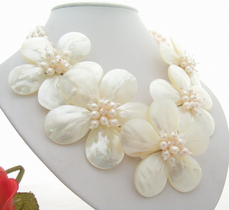 18″ 3 Strands White Pearl Shell Flower Statement Necklace
