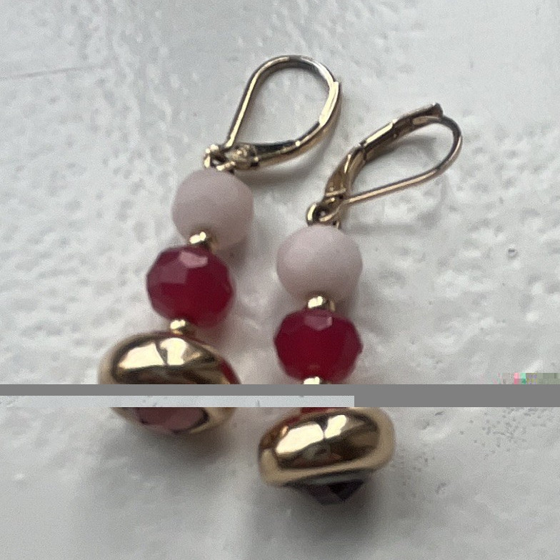 Pink Red Beaded Dangle/Drop Earrings Leverback Closure Gold Tone Metal No Stone