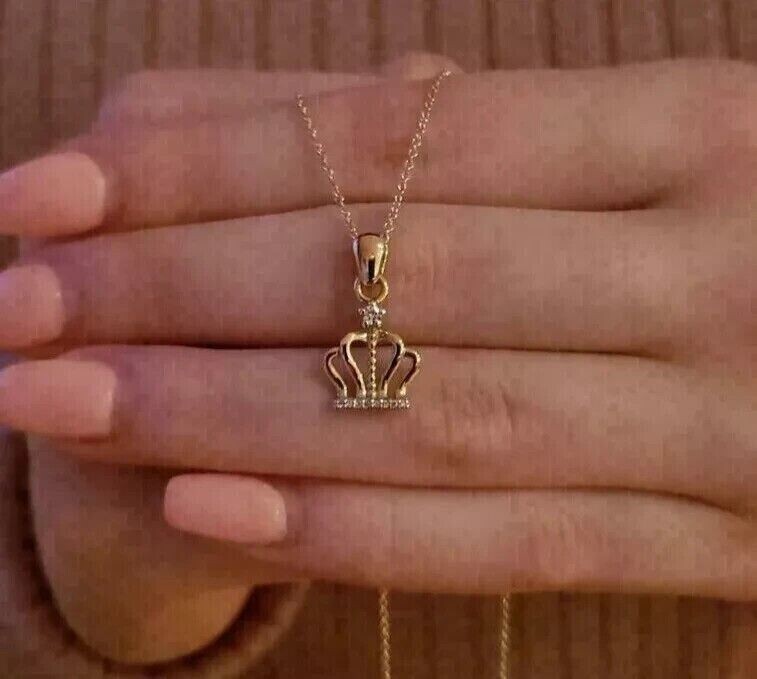 Round Cut Simulated Diamond Women’s Pretty Crown Pendant 14k Yellow Gold Plated