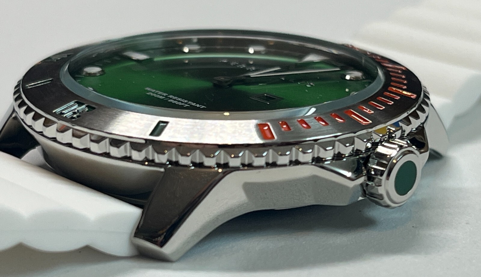 Perry Ellis 46mm Deep Diver Men’s Watch 200M WR Green Silver PEW02003-03 20ATM