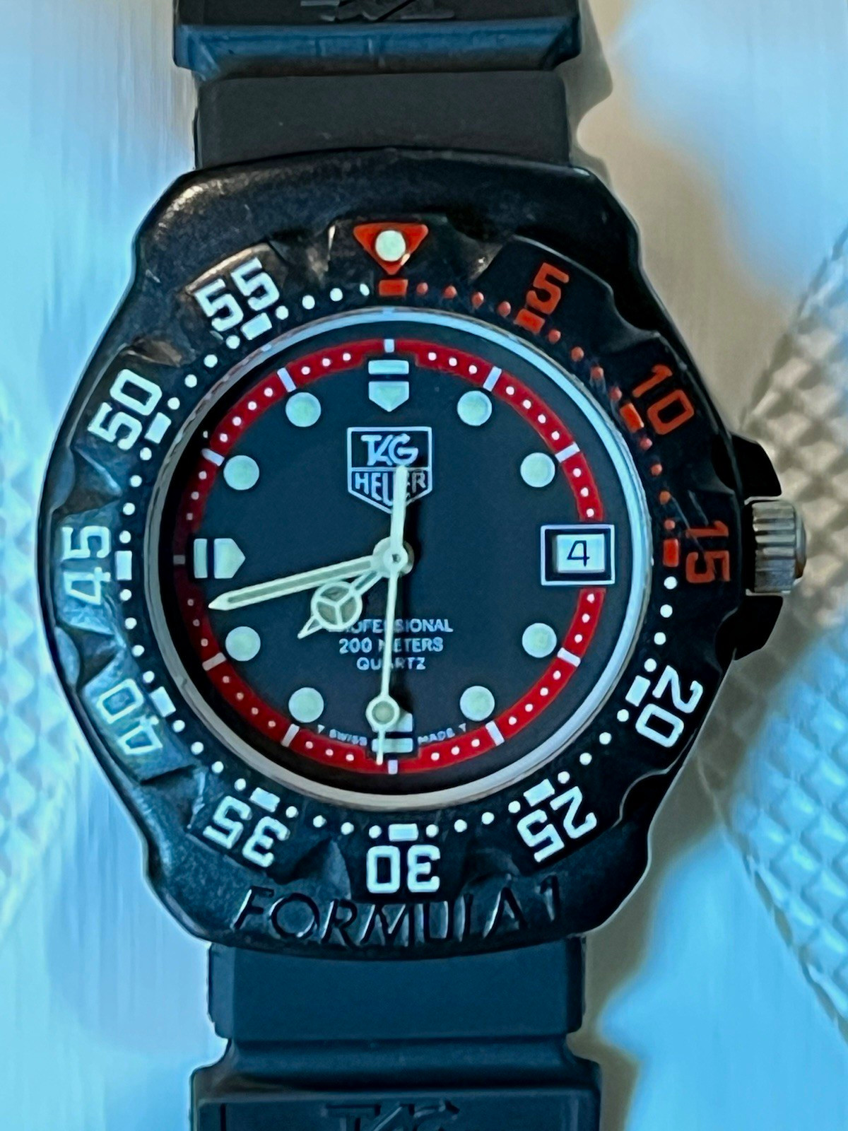 TAG Heuer Formula 1 385.513/1 Vintage Swiss Quartz 200M New Crystal Runs Great