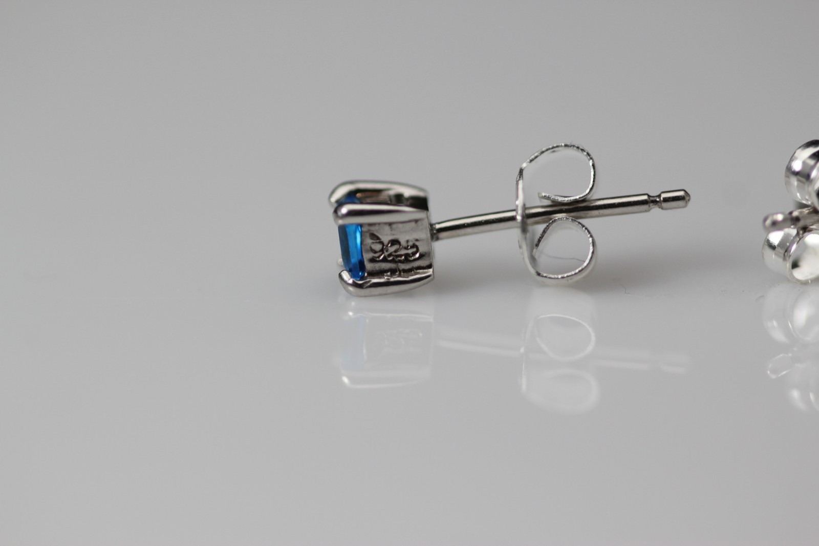 925 Sterling Silver Square Blue Stone Stud Earrings 0.5 Grams (EAR5283)