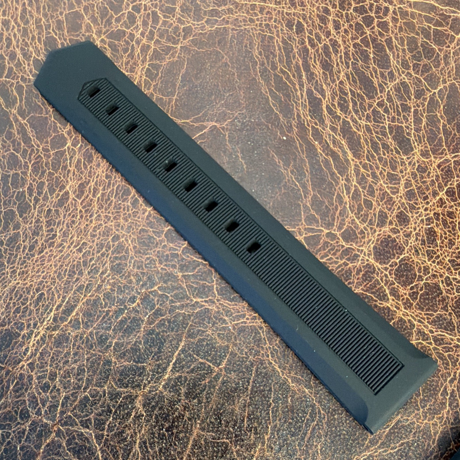 Black Silicone Rubber Two-Piece Universal Strap 20mm 22mm Width Unisex Adults