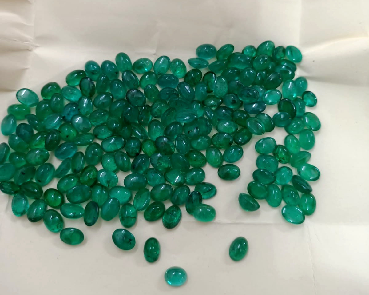 Natural Emerald Oval 3×5 mm Cabochon Loose Gemstone Polished for Ring Pendant