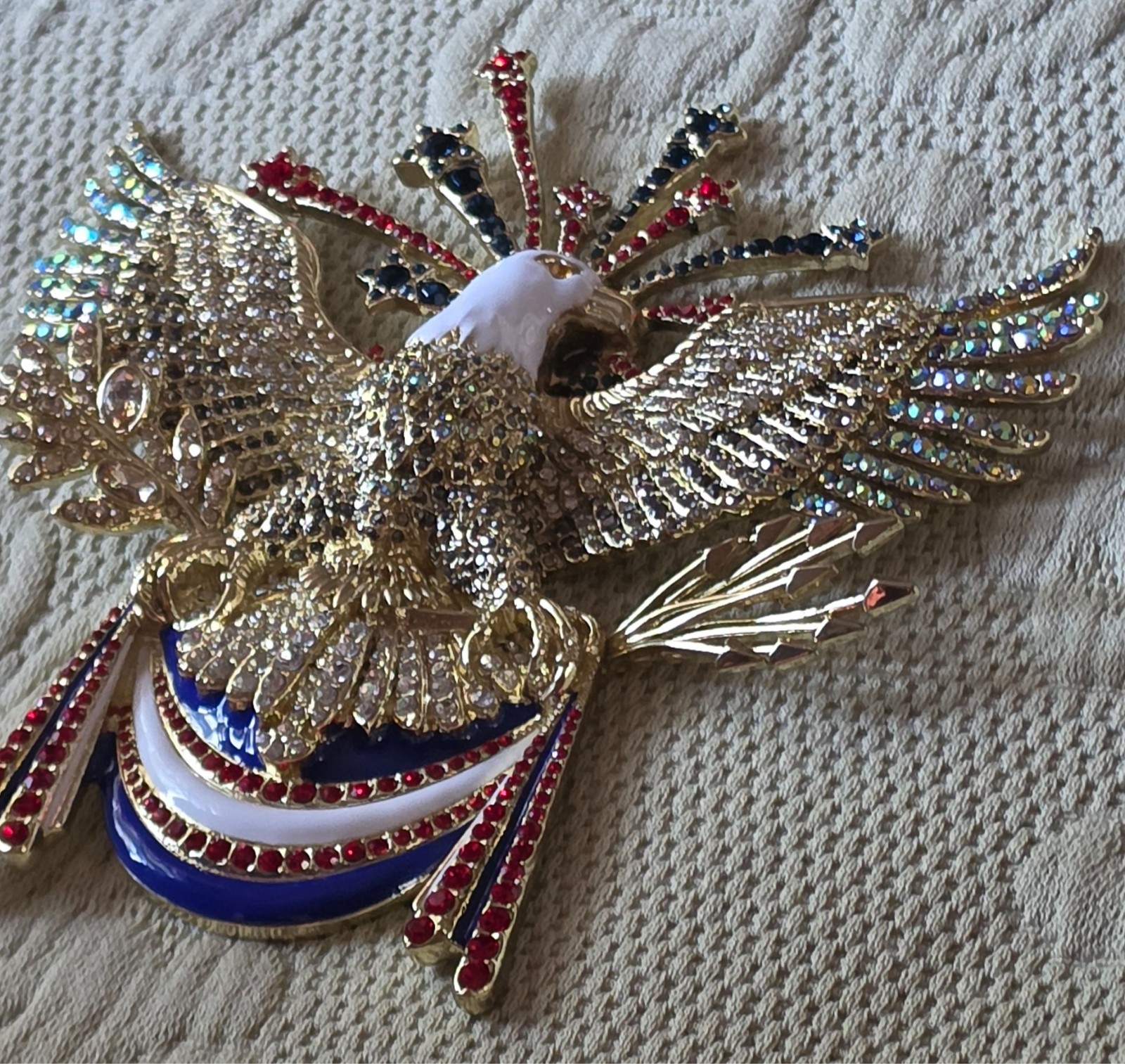 New Heidi Daus Pin Brooch American Eagle Freedom Reigns Patriotic USA 4th July