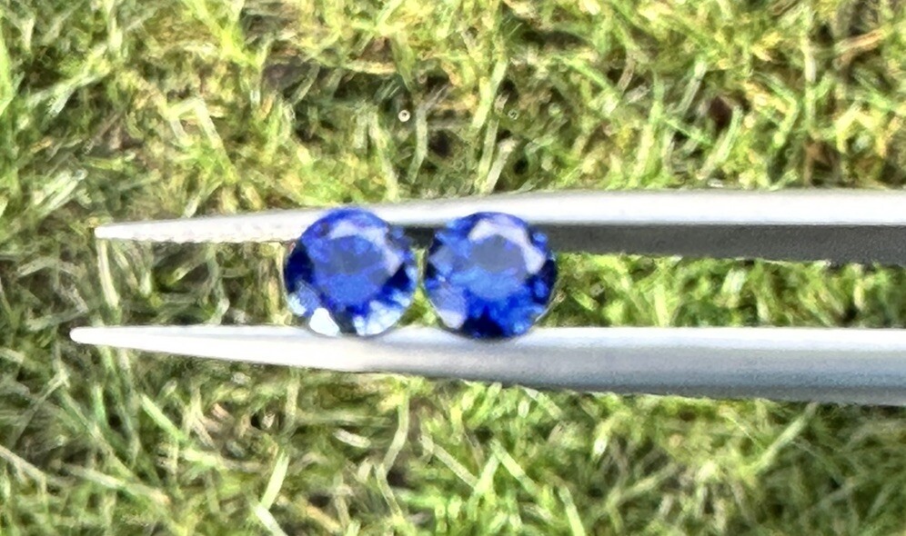 1.23 Ct (5mm Rounds) Royal Blue Sapphire/heat Only (2pcs)