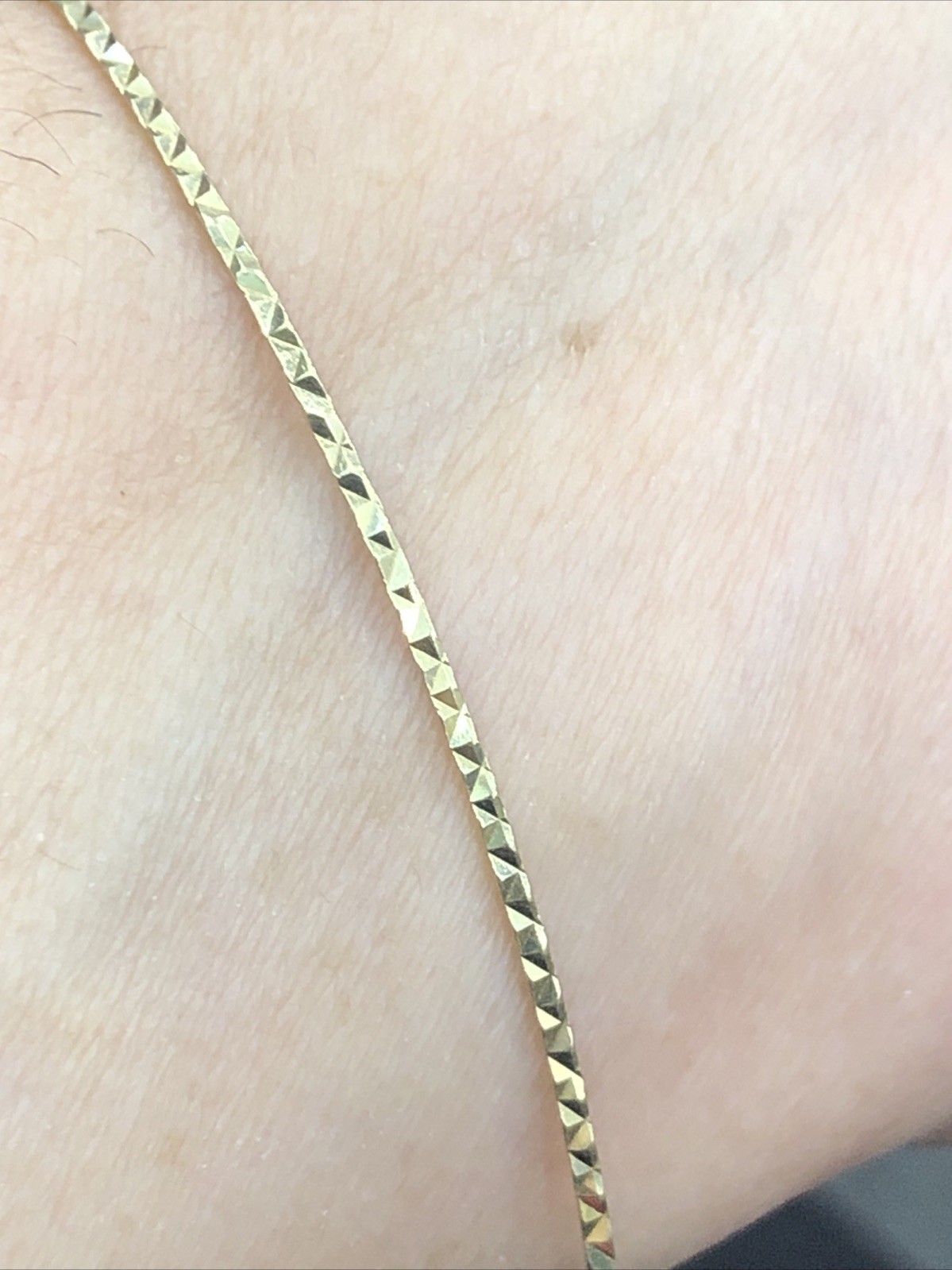 14KT YELLOW GOLD BANGLE BRACELET PYRAMID DESIGN 2.1g WIDTH 1mm WRIST SIZE 8”