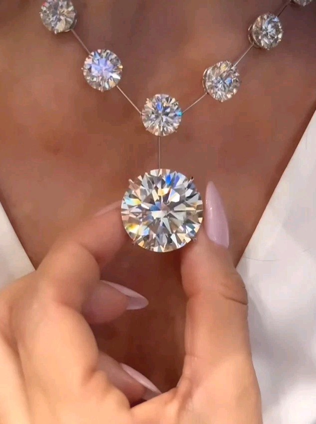 HUGE & RARE 86 Ct Certified Treated Gorgeous White Diamond Necklace, 925 Silver