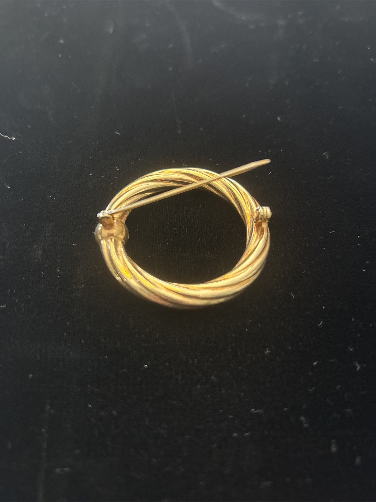 W E Richards Co twisted ribbon circle with ball pin. 1950’s 1/20 12k GF 4.54 g