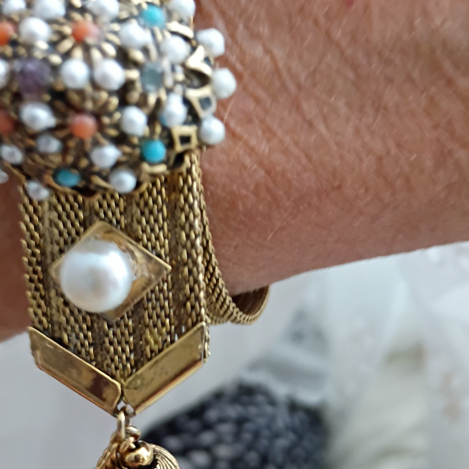 Gold Tone Mesh Cuff Bracelet Faux White Round Pearls Bead Cluster Dangle Charm