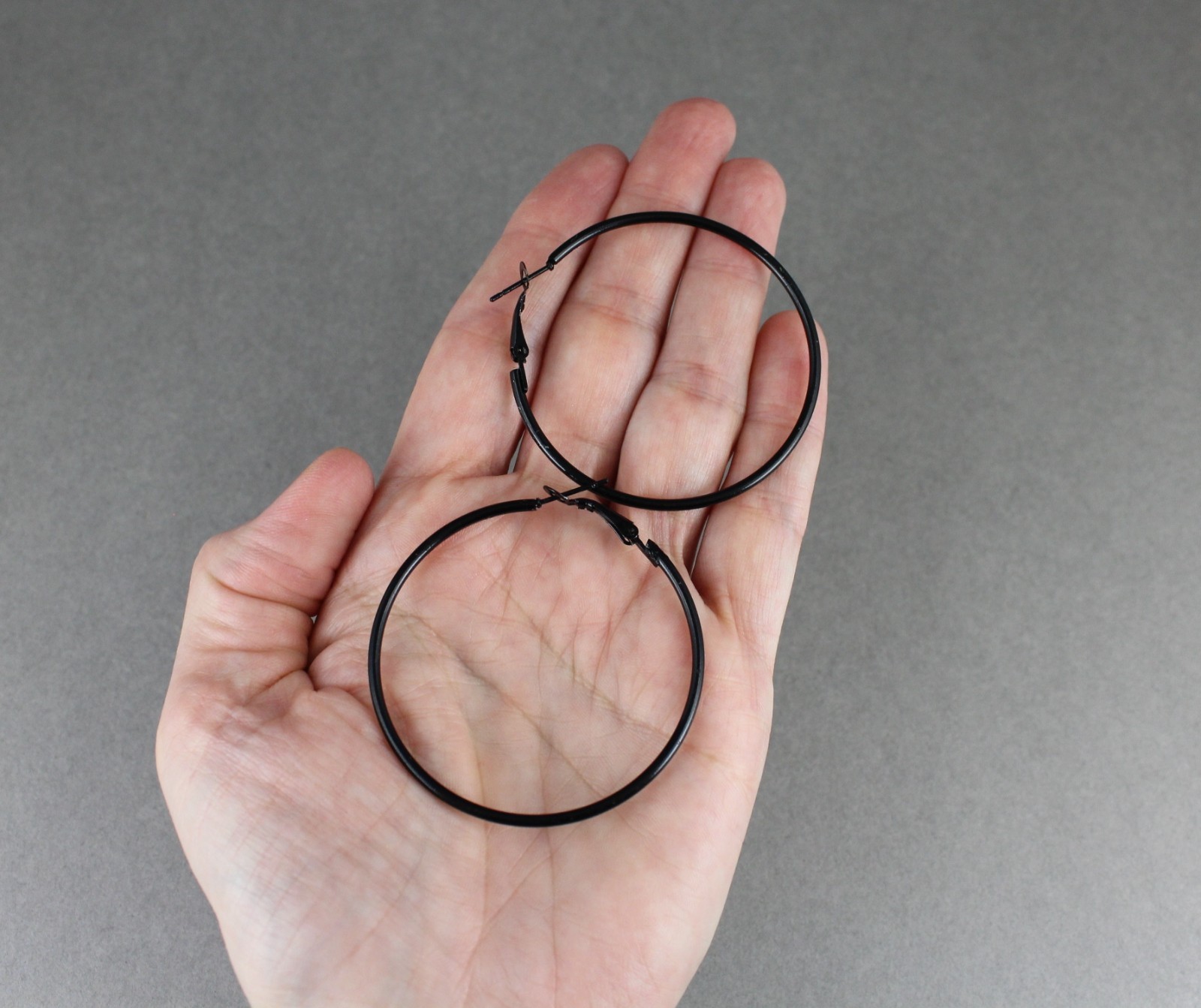 2 pair hoops earrings set hoop Black Silver leverback 1 7/8″ wide thin wire