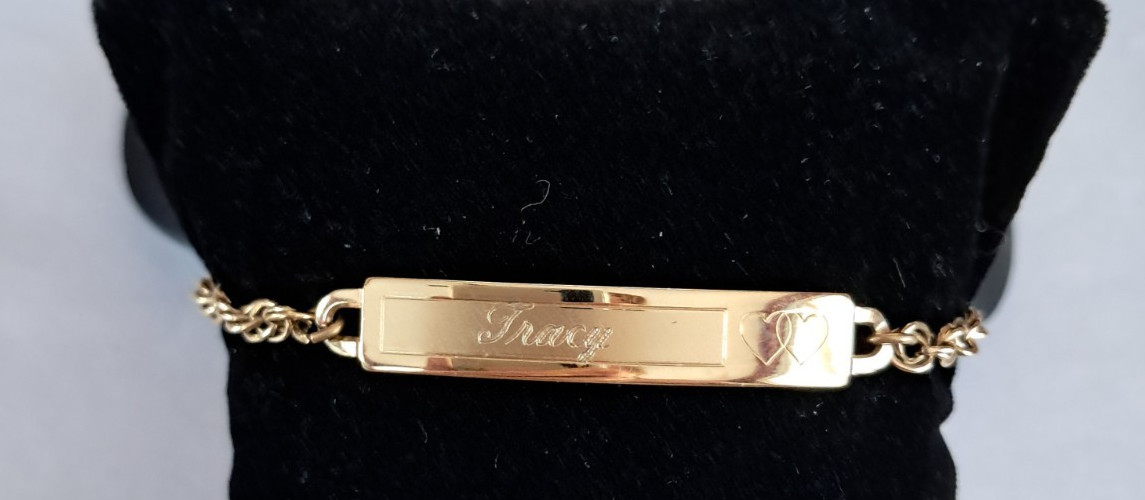 Vintage Speidel USA ID Identification Bracelet Tracy Gold Tone Hearts