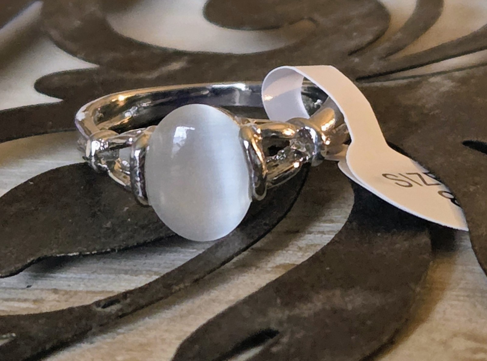 925 Sterling Silver White Cat’s Eye Ring Size 7 Oval Prong Set