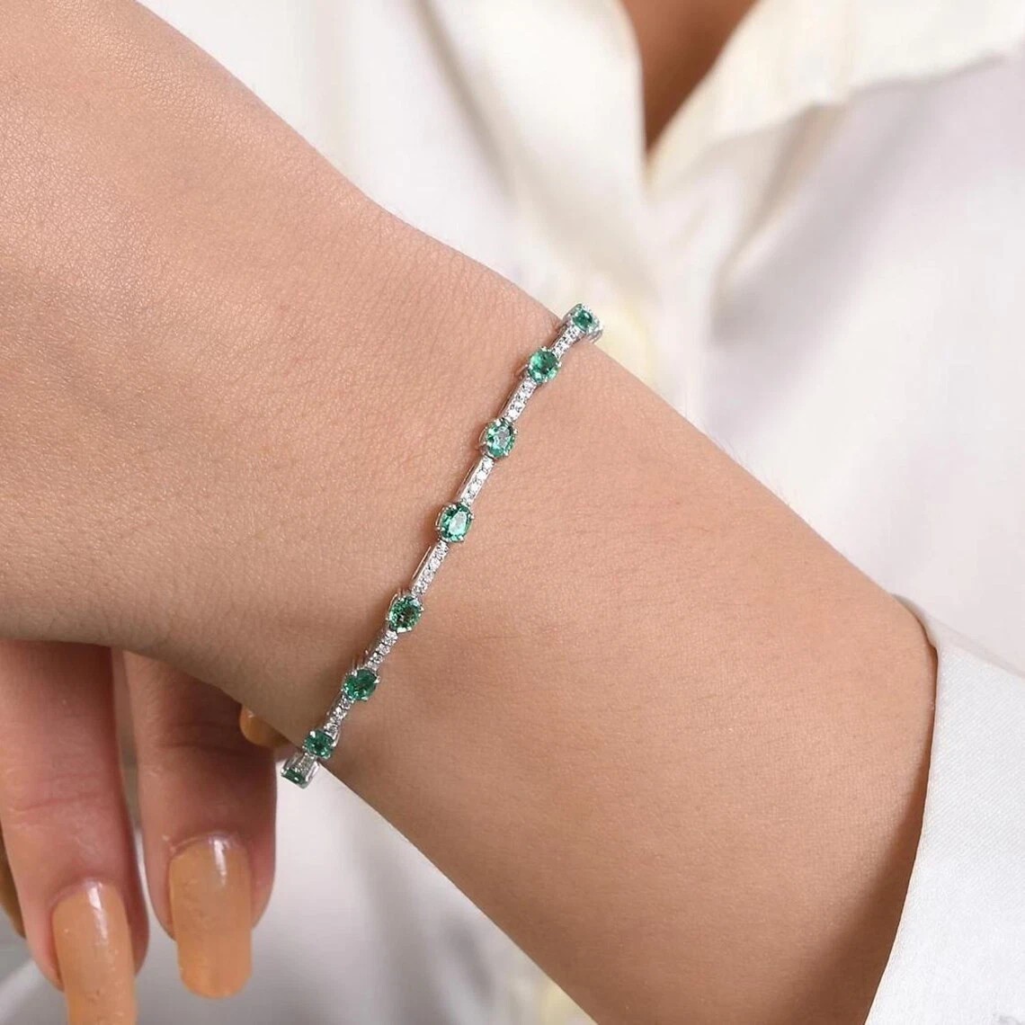 11 Ctw Oval Cut Created Emerald Women’s Tennis Bracelet 14K White Gold Plated