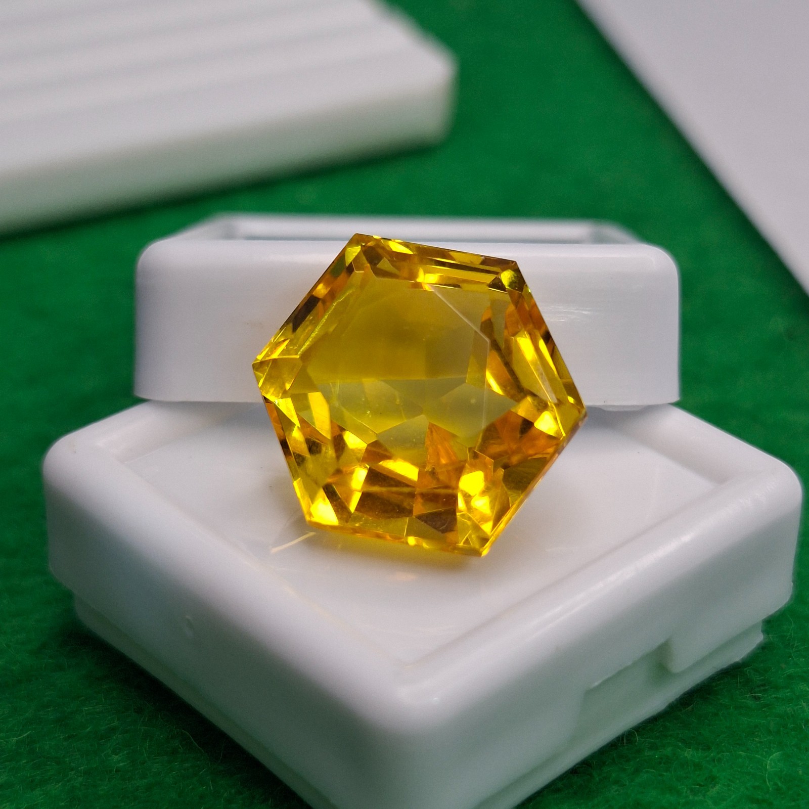 Natural Yellow Sapphire VVS Hexagon Cut 16-18 Ct Loose Certified Gemstone GB051
