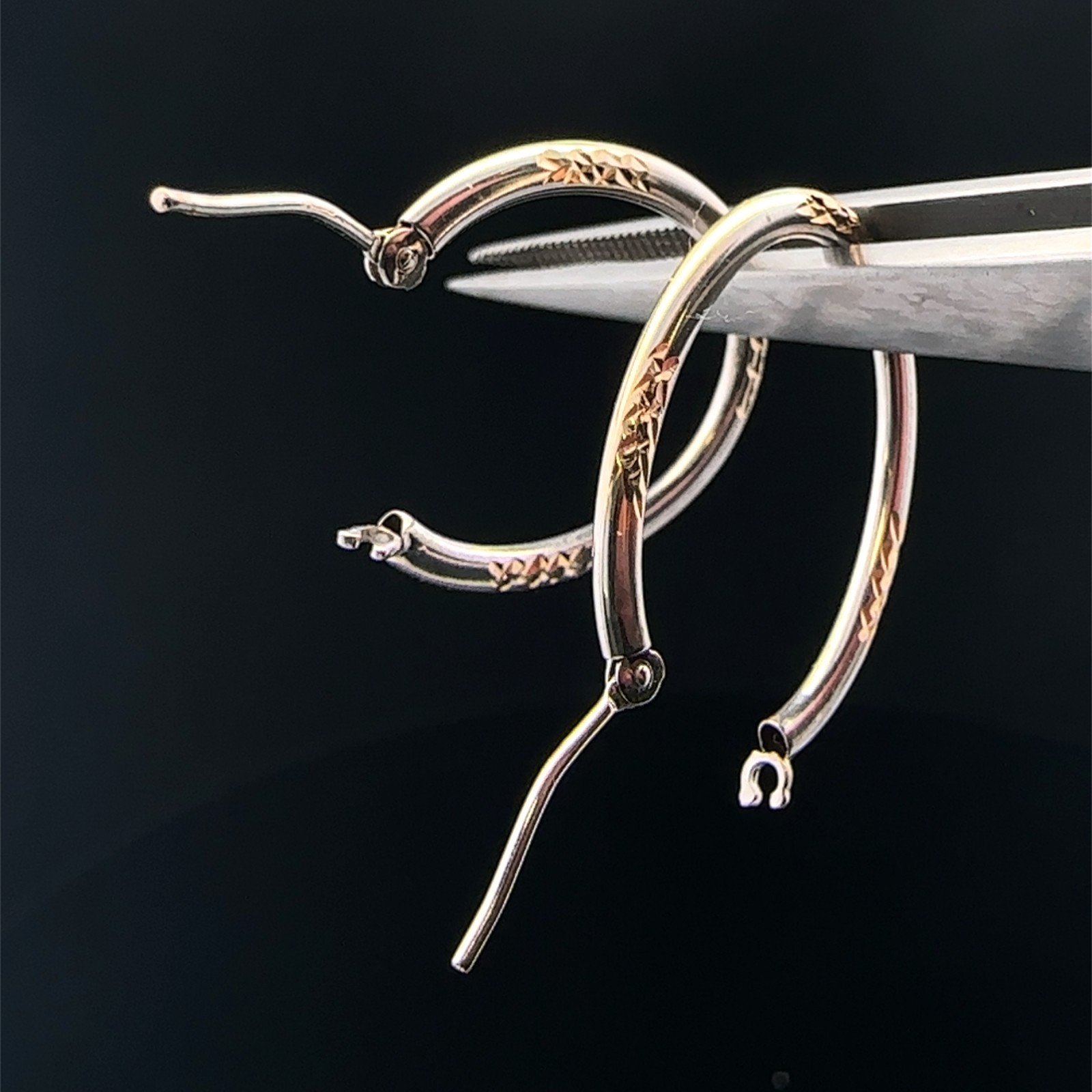 14KT Two-Tone Gold Hoop Earrings 0.7g