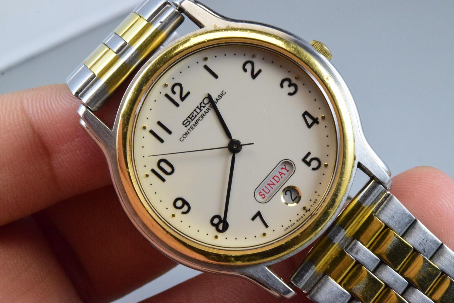 Vintage watch Seiko Contemporary Basic 5H23-7080 Week Date Men Quartz Round 35mm