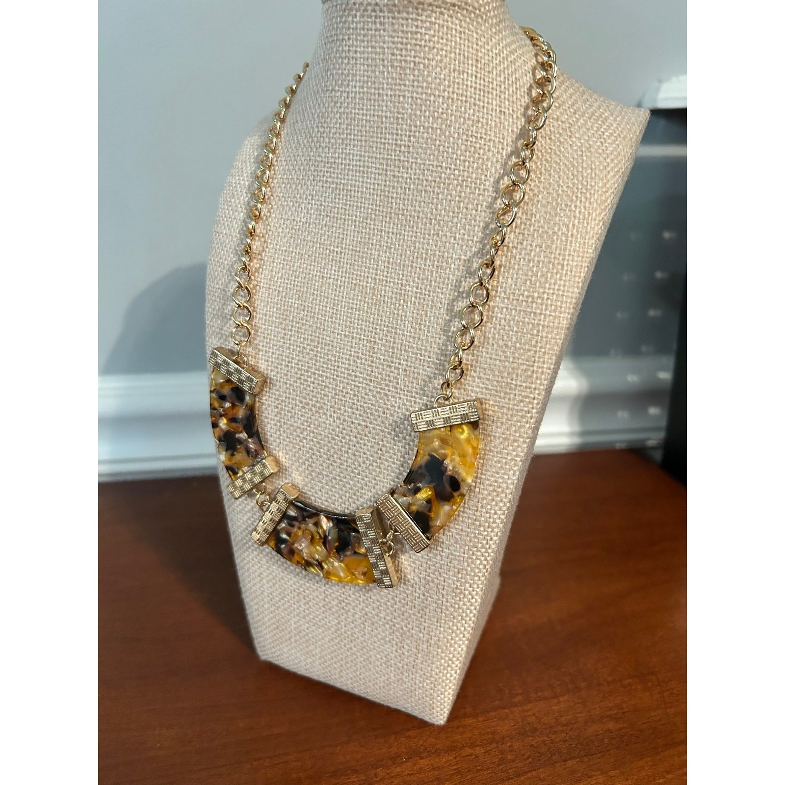 Vintage Style Tortoise Shell Acrylic Statement Choker Necklace Gold Tone 14-16″