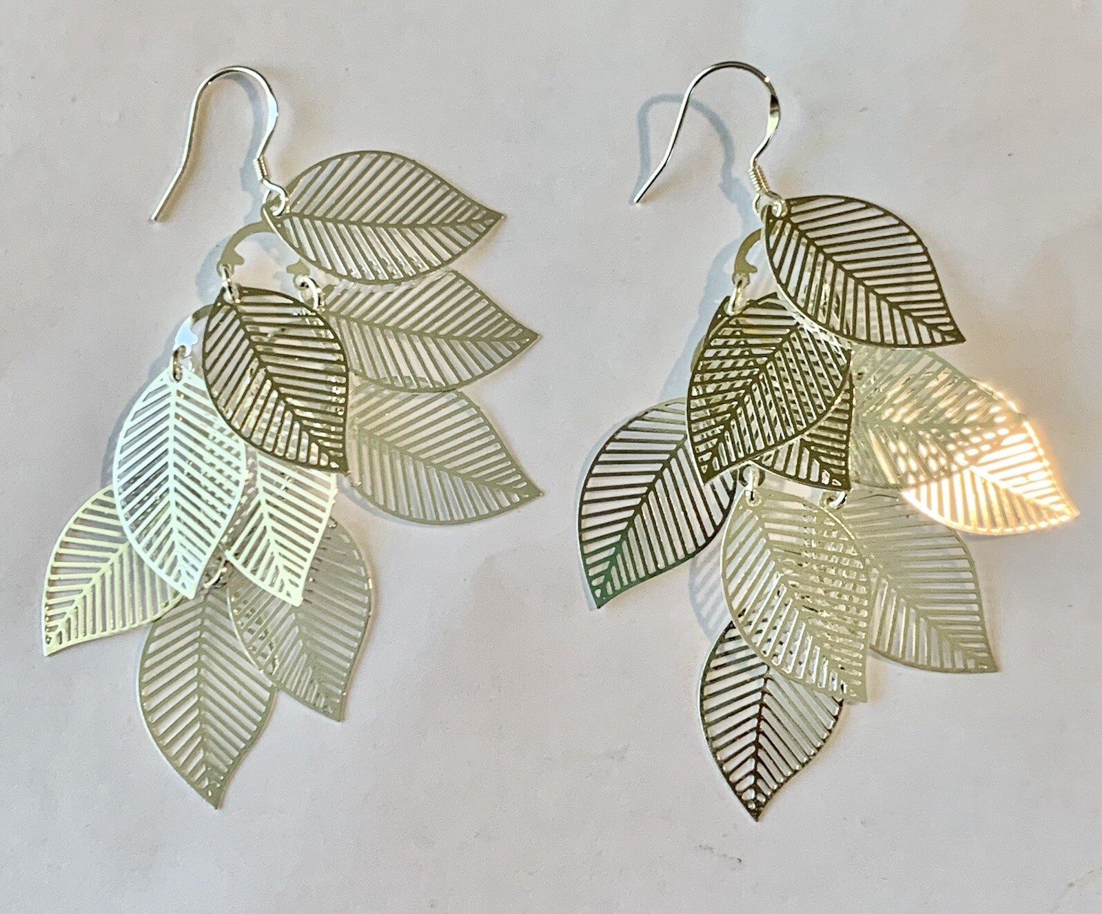 BEAUTIFUL PAIR OF DANGLE SILVER LEAVES WIRE HOOP EARRINGS!! #45