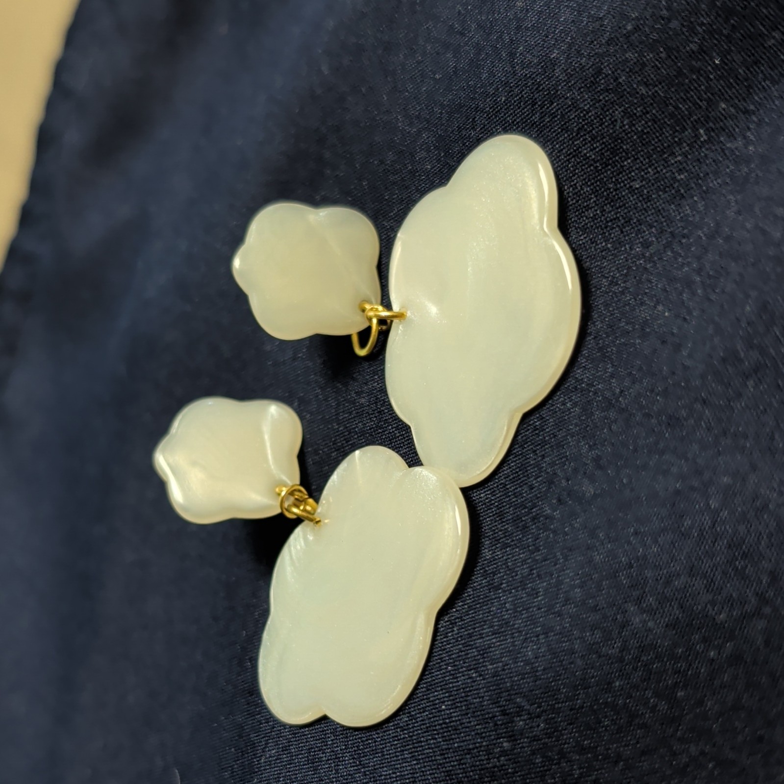 Vintage White Pearlescent Cloud Drop Earring Acrylic Resin Dangle Retro Puff