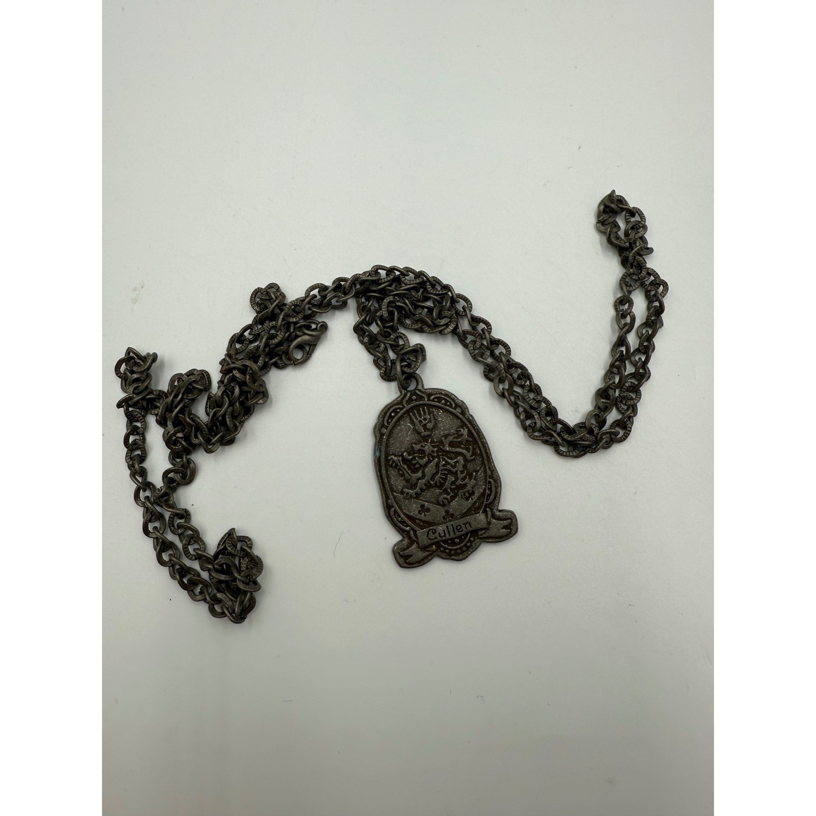 Twilight Saga NECA Cullen Crest Necklace Pewter Tone Lion Heraldry Pendant