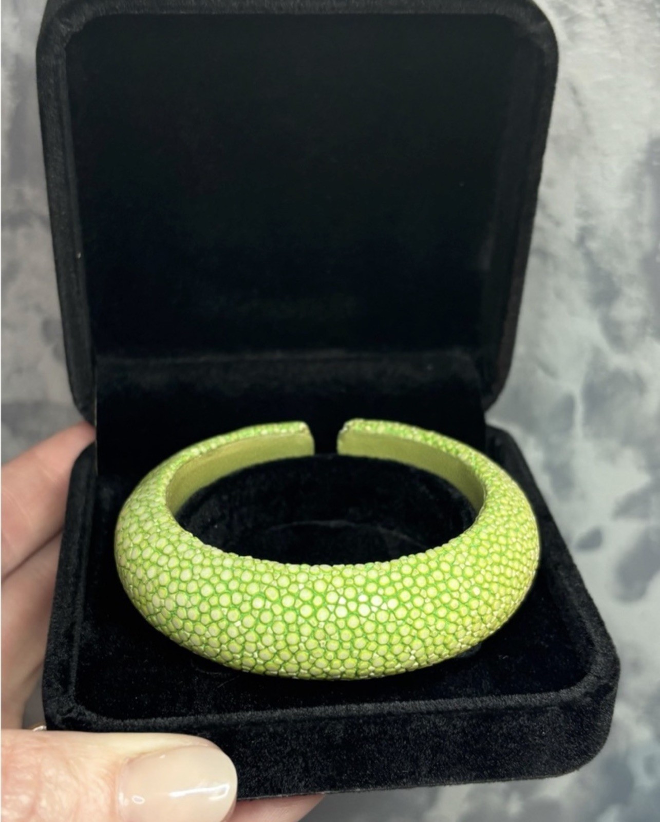 Beautiful Prized Genuine Green Stingray Leather Cuff Bangle Size 6.5”