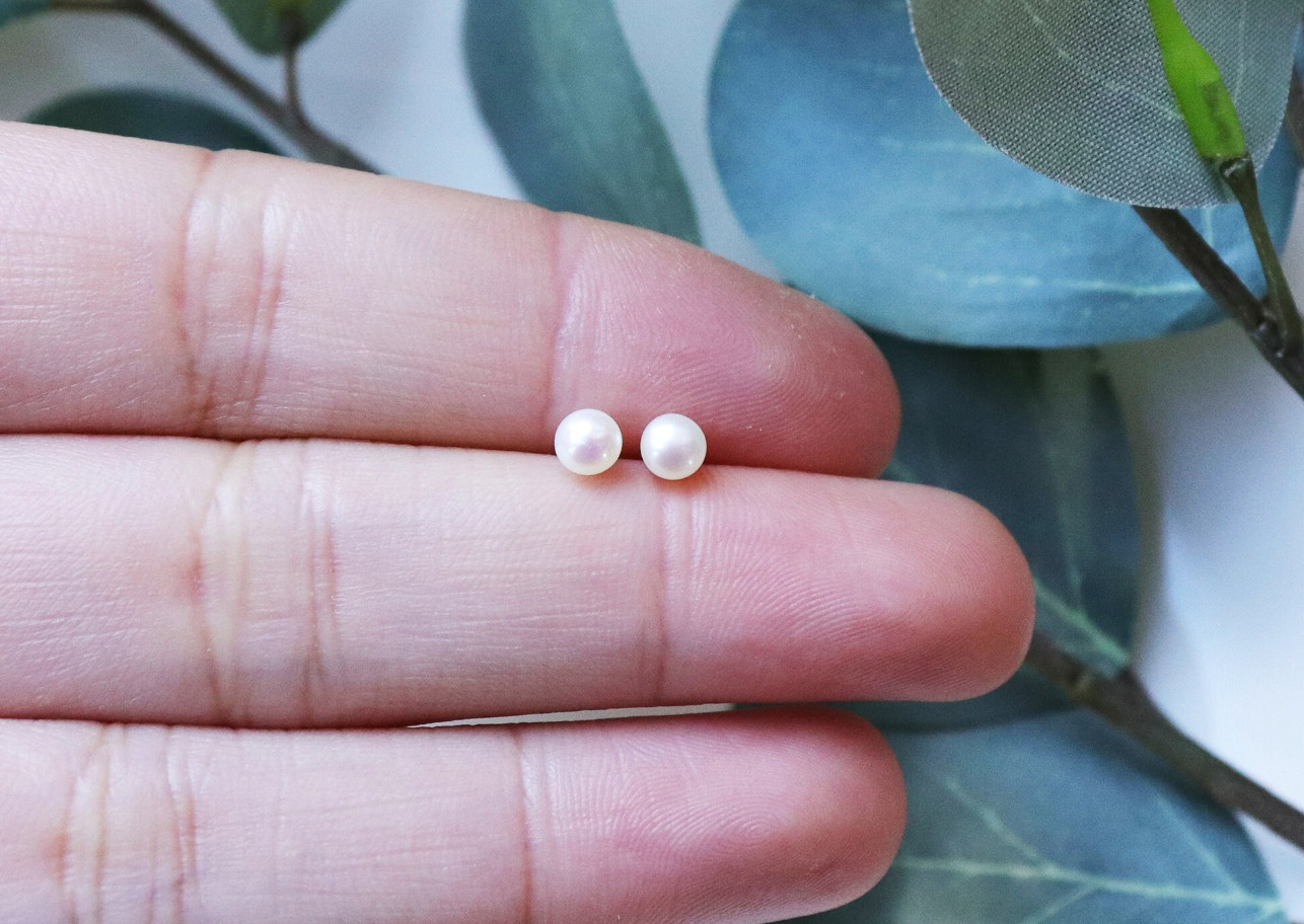 Tiny Natural Freshwater Pearl Stud Earrings, Pearl Earrings, Dainty Pearls studs
