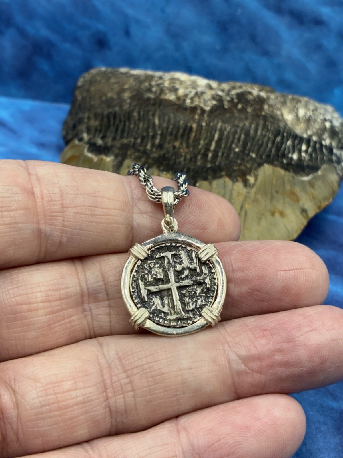 ATOCHA SHIPWRECK TREASURE COIN IN .925 BEZEL W/MATCHING ROPE CHAIN