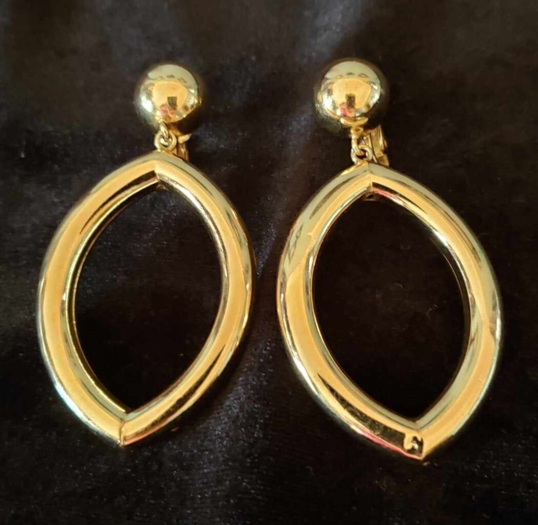Vintage BERGERE Clip-On Drop Dangle Fashion Earrings Gold Tone VTG Jewelry NYC