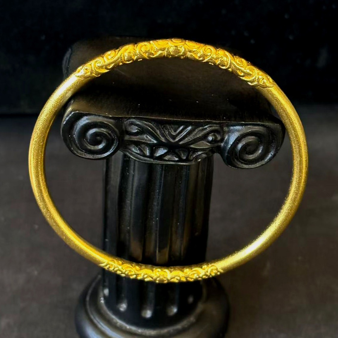 VTG Relief Floral Bangle Bracelet Gold-plated (NOT SURE) no mark, 7.8 inch