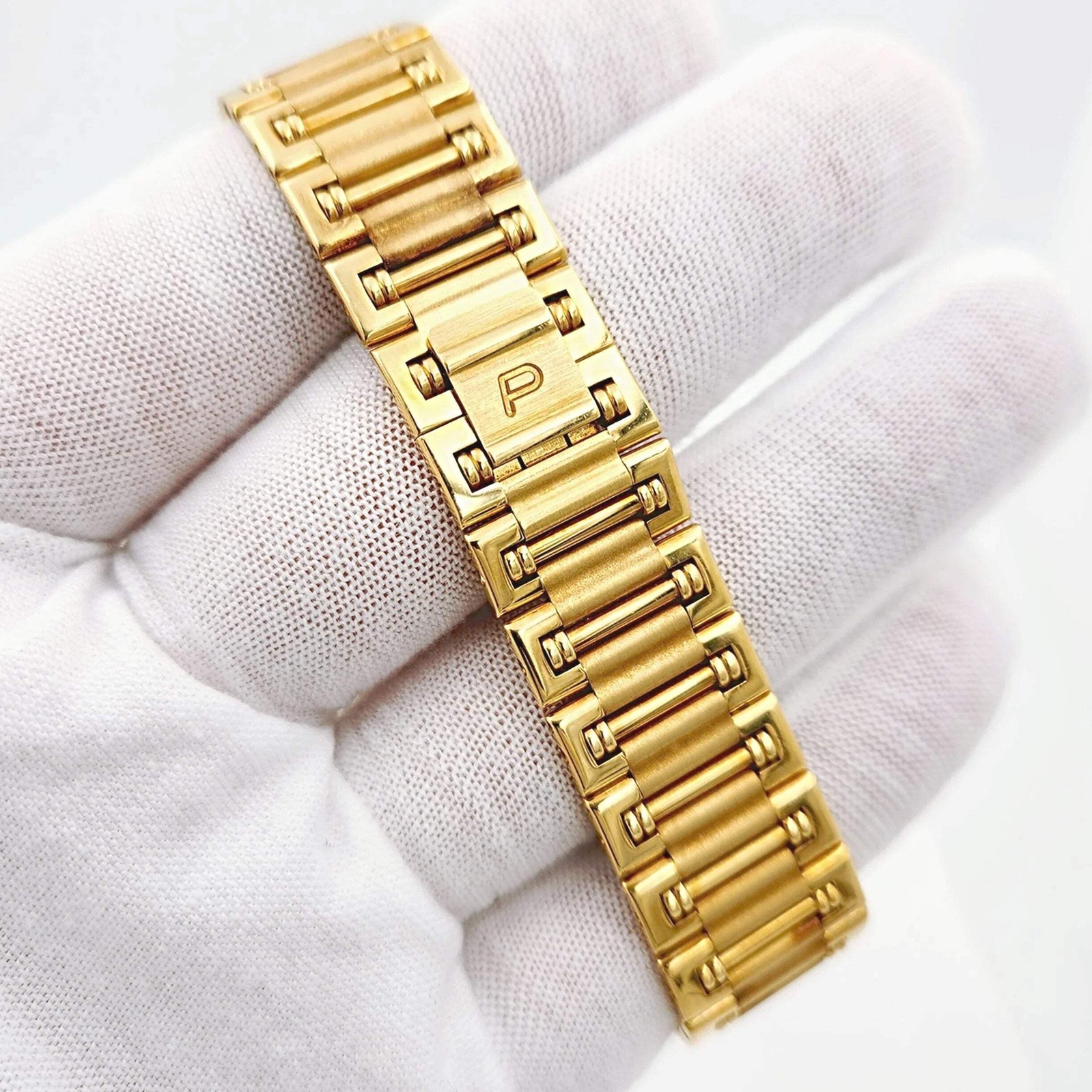 Piaget 31mm Dancer Vintage Solid 18K Gold B& Watch w/White Dial.