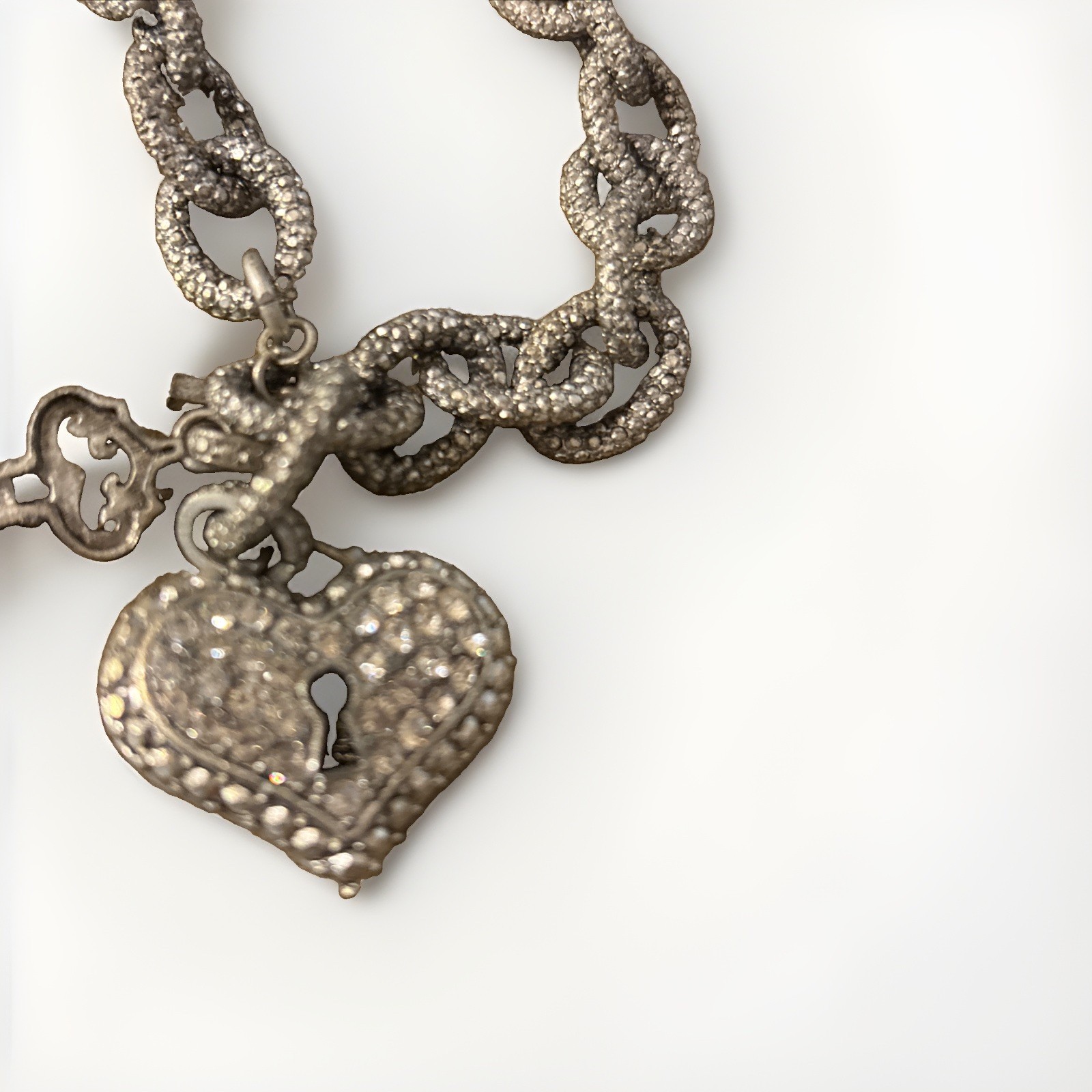 TRACI LYNN CHUNKY LINKS☆PAVÉ CRYSTALS HEART w KEY HOLE PENDANT NECKLACE☆TOGGLE☆