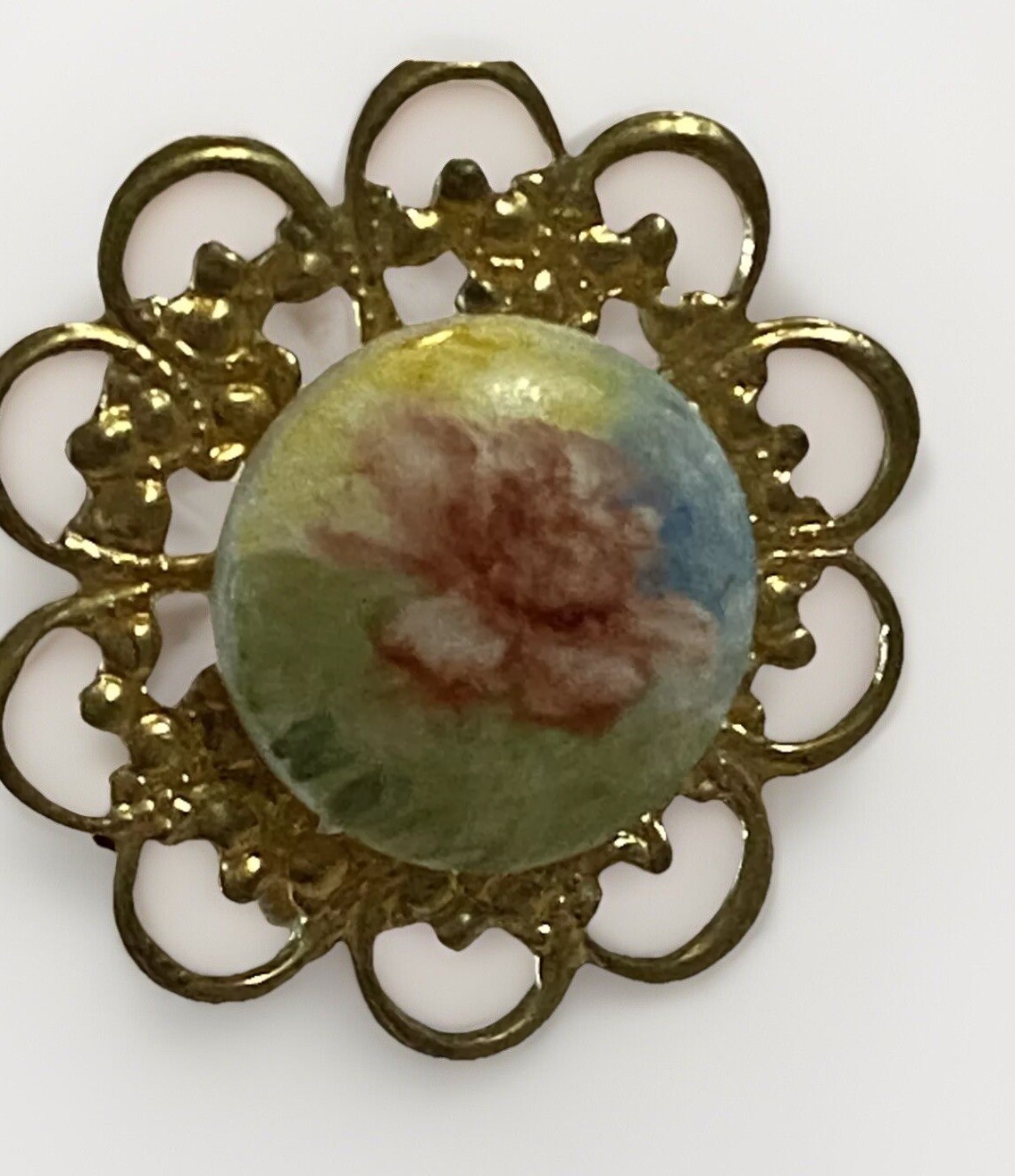 Screw Back Earrings Vintage Floral Round Gold Tone (non Piercing)
