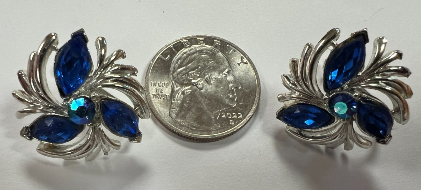 STAR – Silvertone and Blue Rhinestone Screw back Earrings – vintage undated