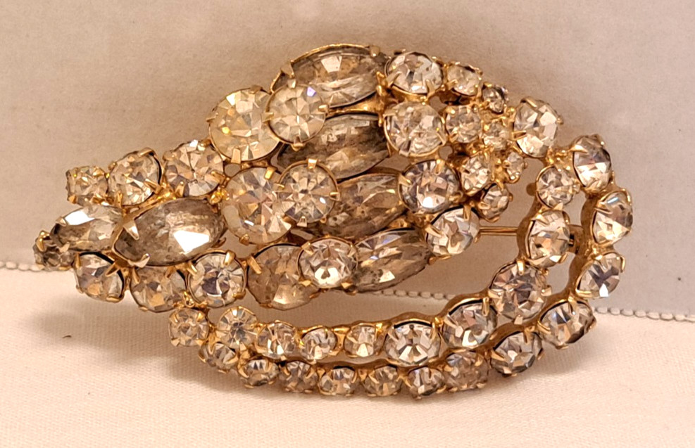Impressive Vintage Clear Marquise &Mixed Cut Rhinestone Leaf Brooch 2.5″ no mark