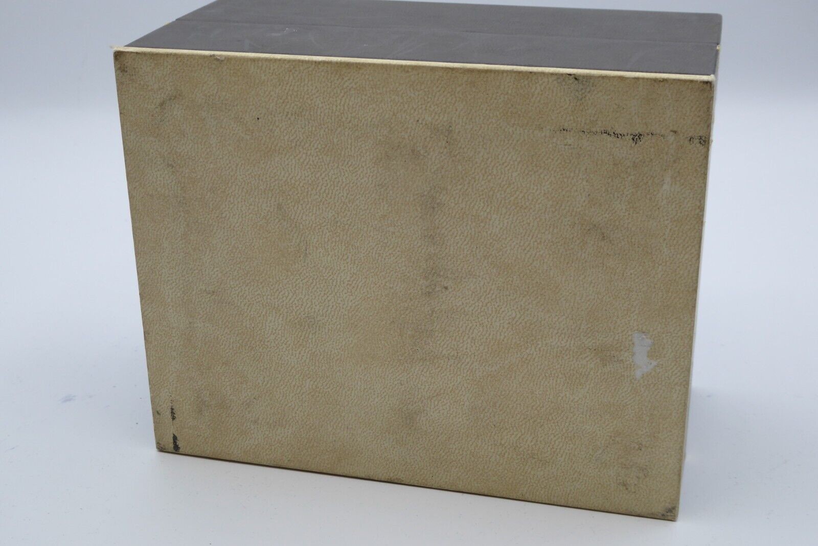 Louis Erard 1931, box