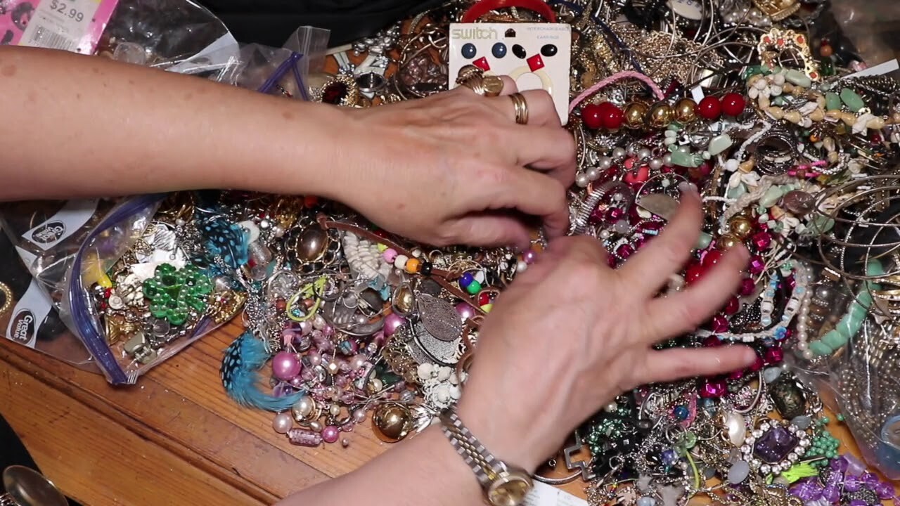 UNTESTED Vintage Modern Jewelry Junk Craft Lot Pieces Part Brooches Bracelet +++