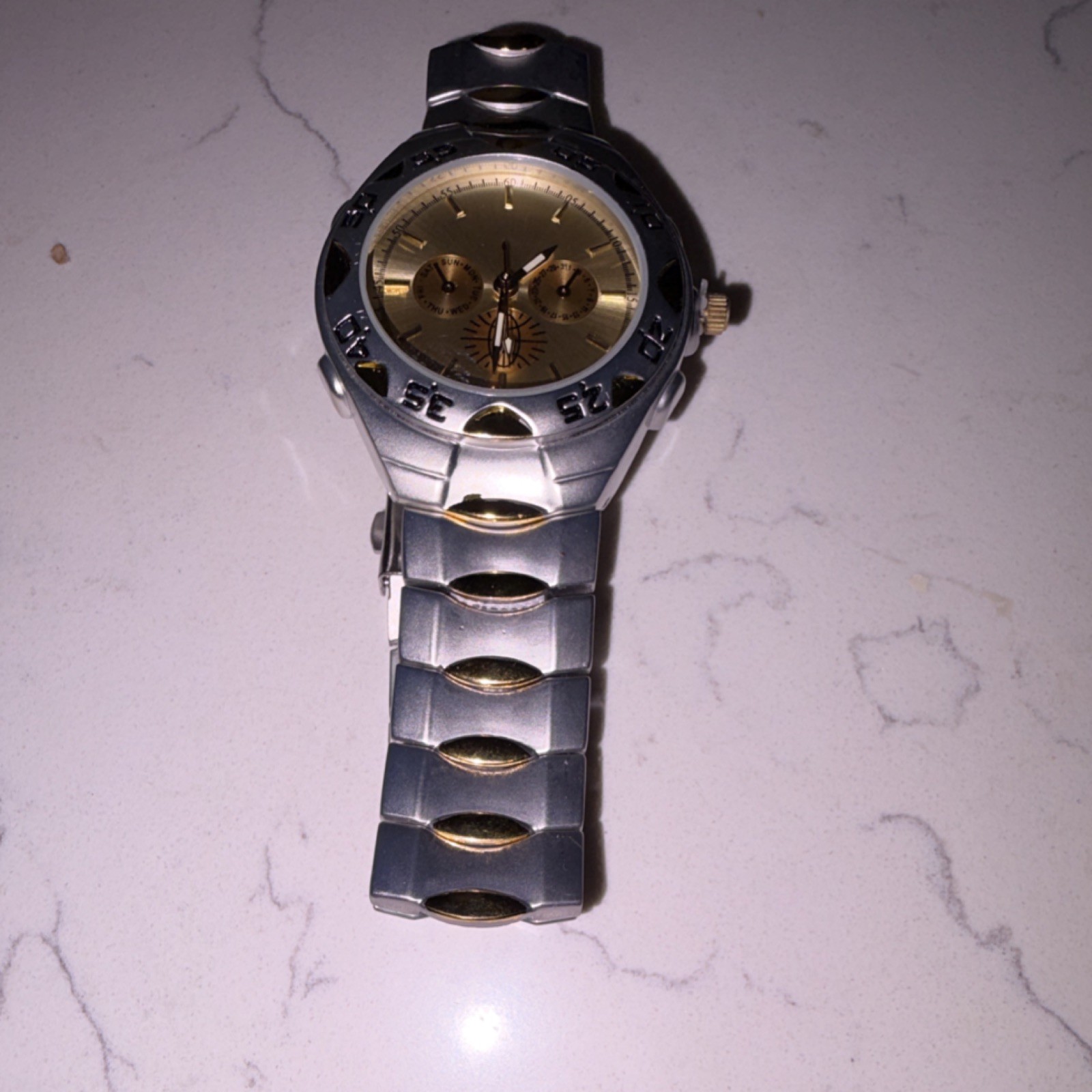 Two-Tone Silver/Gold Analog Round Wristwatch Metal Bracelet Stick Index Dial