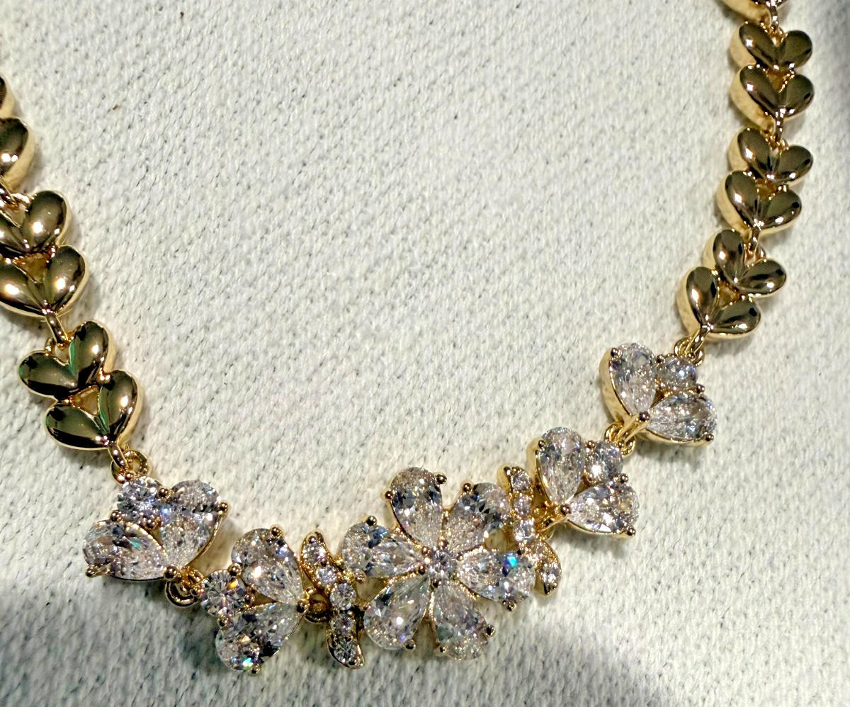 ✨ 14K Gold Filled White Zirconia Flower Bracelet – Elegant & Hypoallergenic ✨