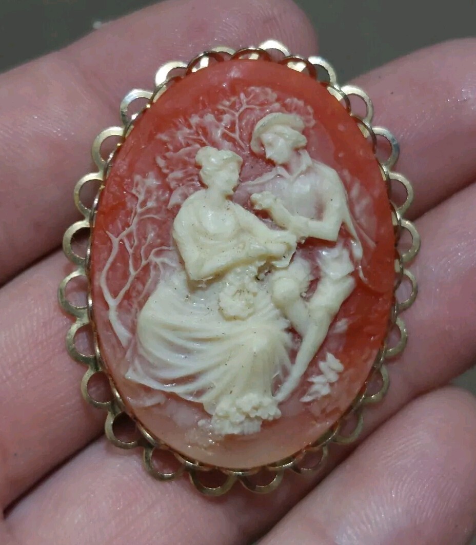 CAMEO MAN & WOMAN BROOCH PIN 2″ GOLD TONE PIN ROMANTIC DATE FEMALE MALE VINTAGE